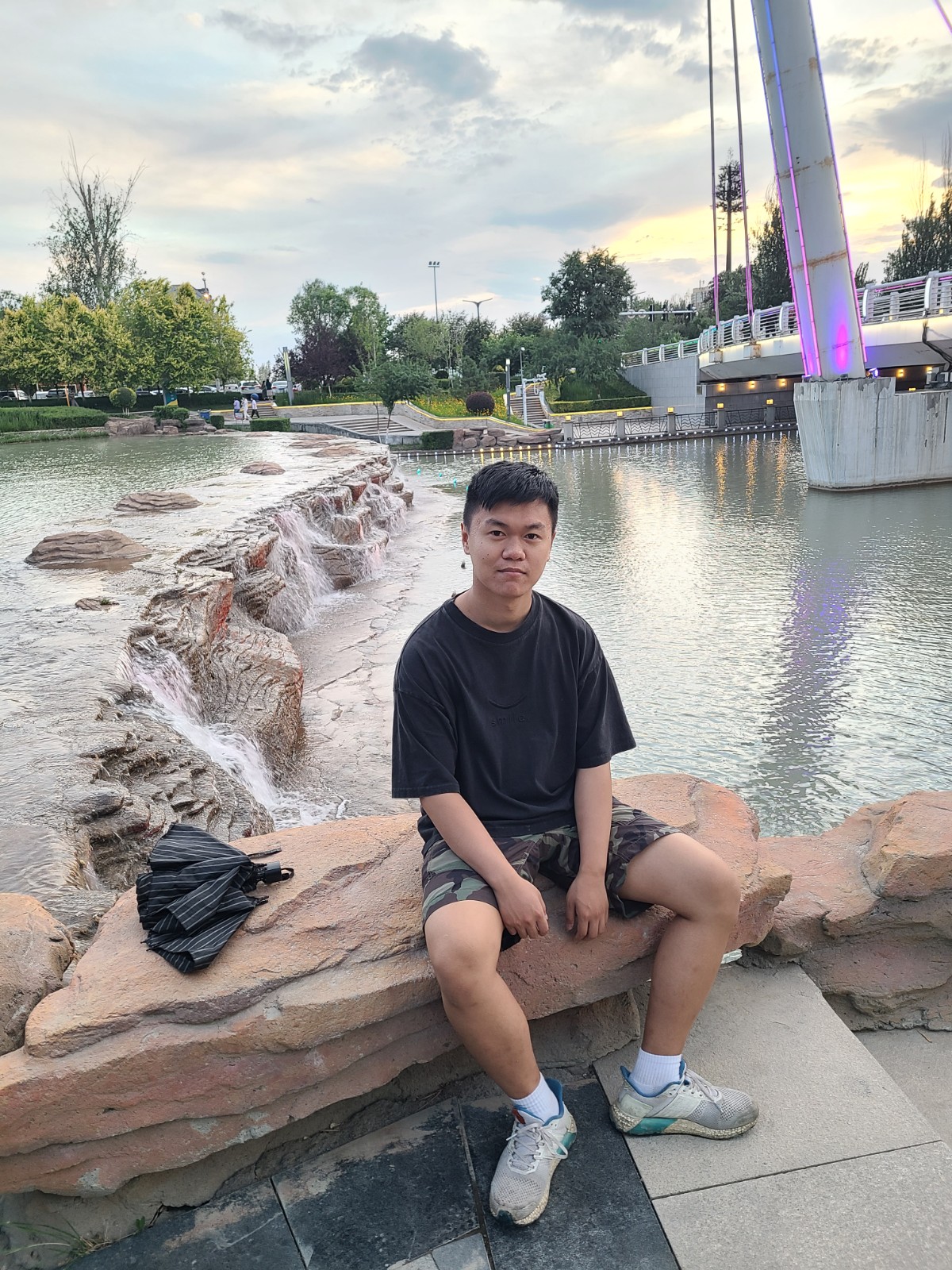 研2-李奥-生活.jpg 研2-李奥-生活.jpg